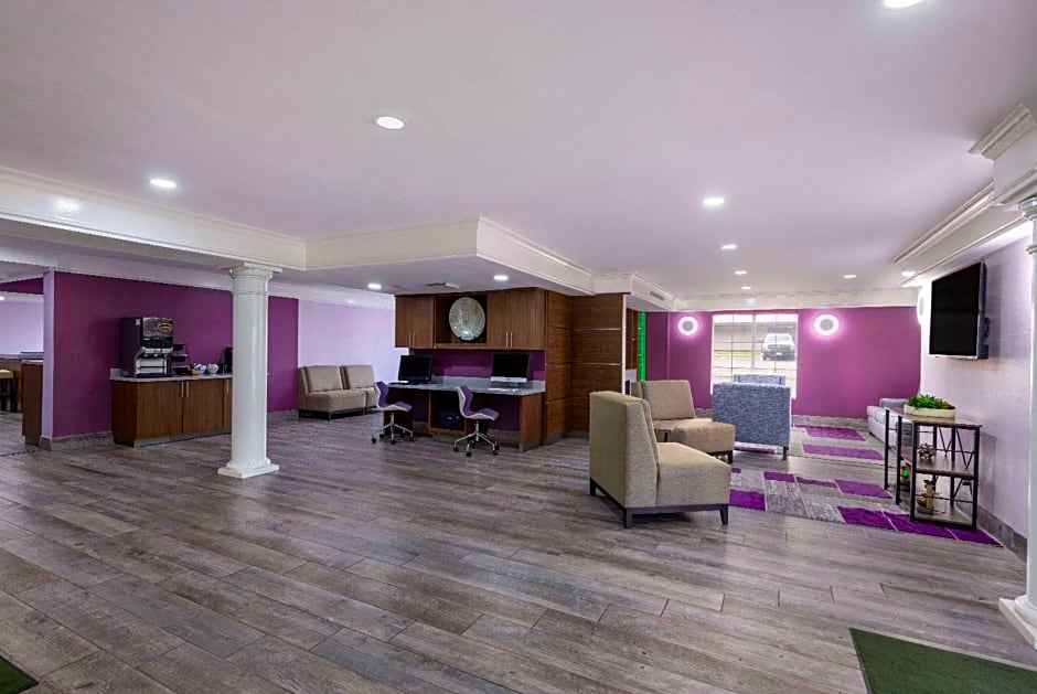 La Quinta Inn & Suites by Wyndham Kansas City Lenexa