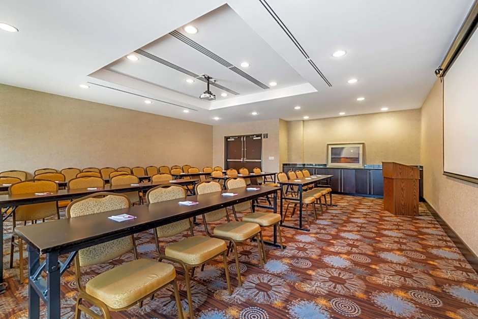 Best Western Plus Lytle Inn And Suites