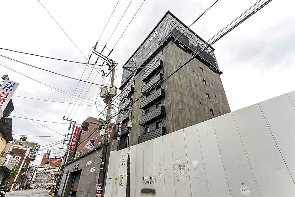 Almond Hotel Gupo Station