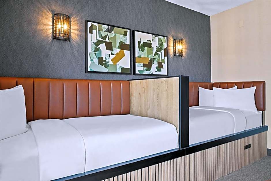 Ramada by Wyndham Drumheller Hotel & Suites