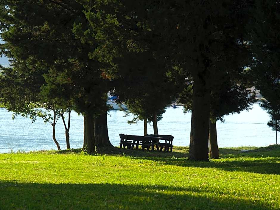 Geni Garden Apartments