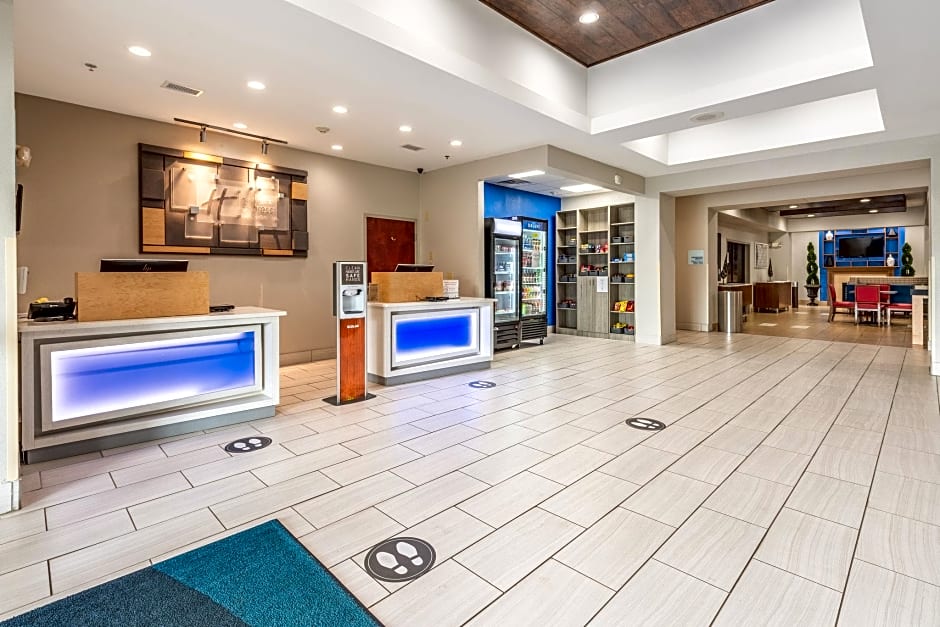 Holiday Inn Express & Suites Statesville