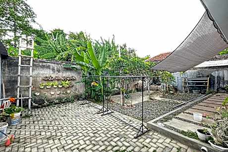 Urbanview Syariah Sasarengan Inn near RSUD Waled Cirebon