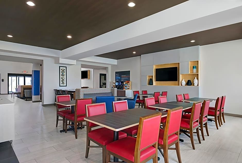 Holiday Inn Express & Suites Newport By IHG