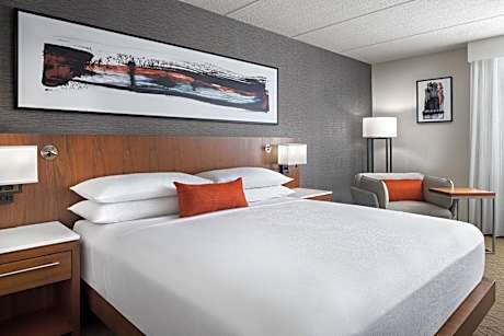 Poolside King Bed Room, Guest Room, 1 King, Pool Access, Patio