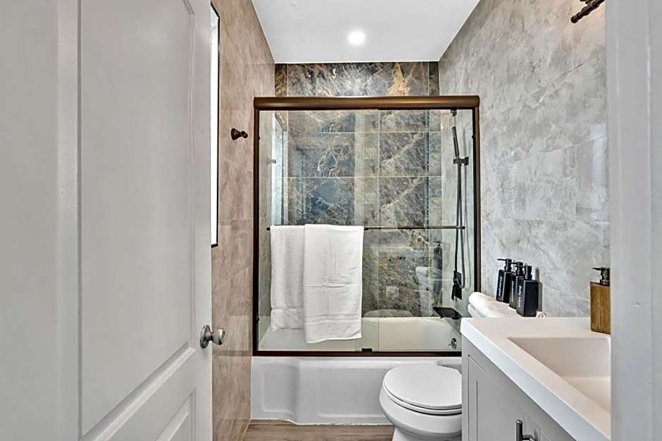 Walkabout 8 Tower Suite with Panoramic Ocean Views