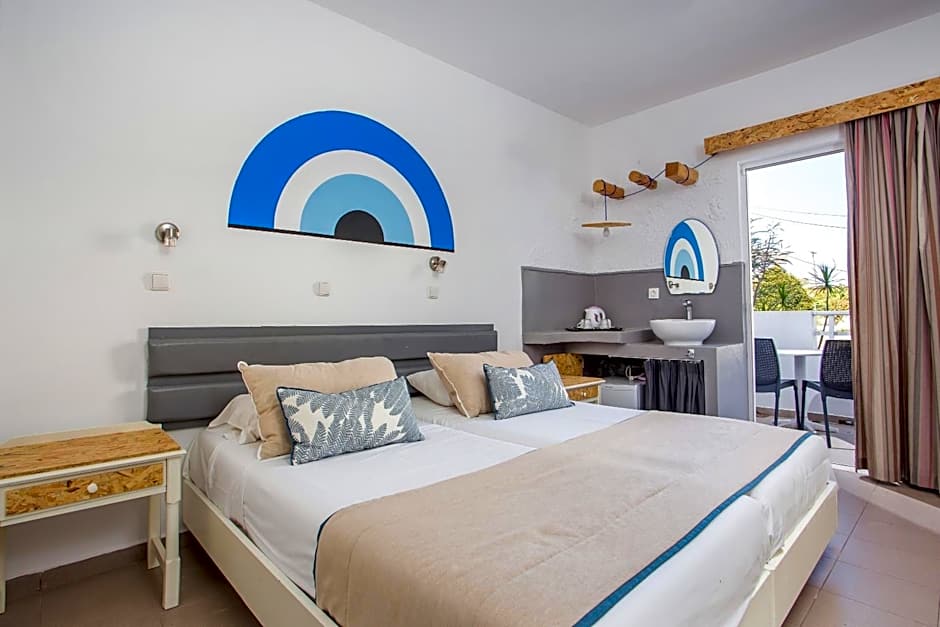 Tinas Plus Hotel