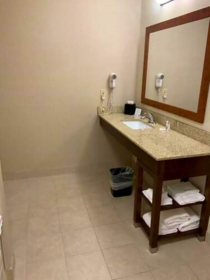 Comfort Inn & Suites West Chester - North Cincinnati