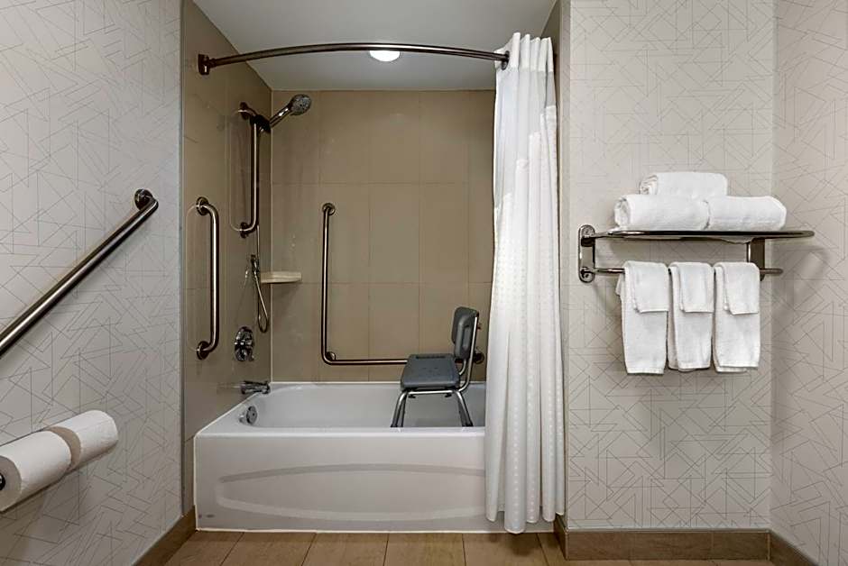 Holiday Inn Express & Suites Ottawa East-Orleans By IHG