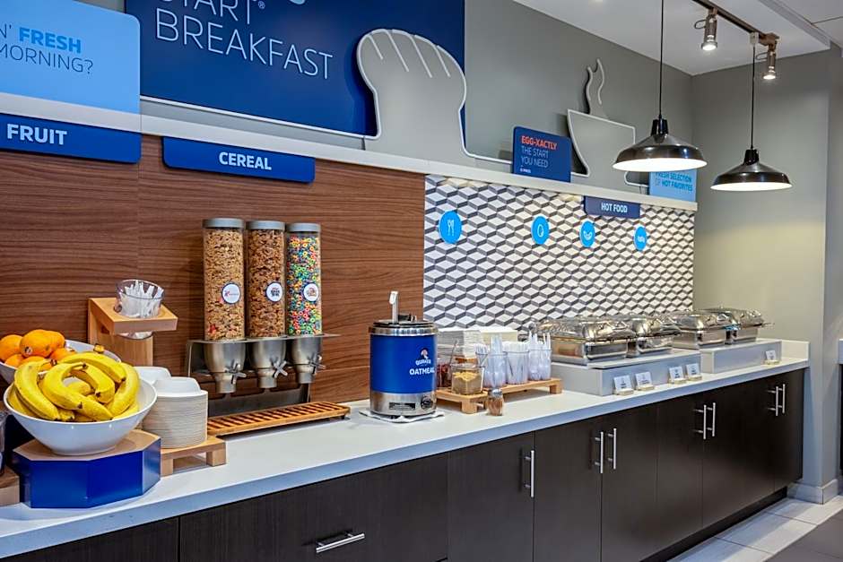 Holiday Inn Express and Suites Gilbert Mesa Gateway Airport By IHG