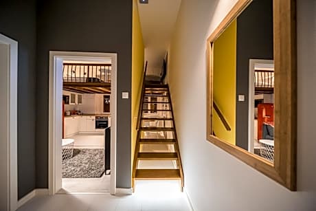 Deluxe Duplex Studio