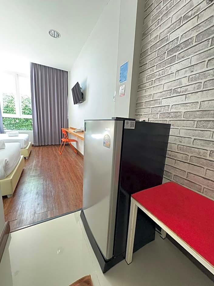 The Zell Budget Hotel Buriam