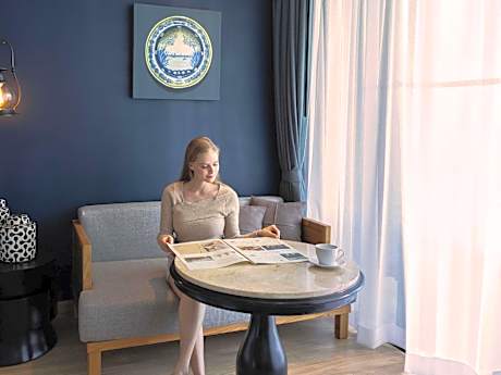 Deluxe Room, Mountain View, 1 King Bed, Balcony