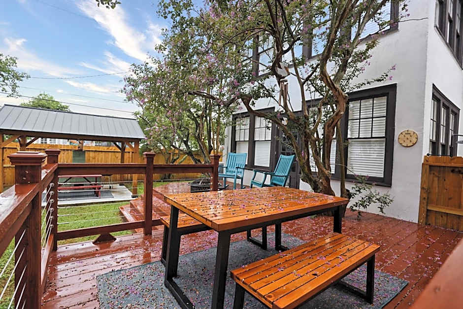 Historic Home Family Friendly Close to Seawall
