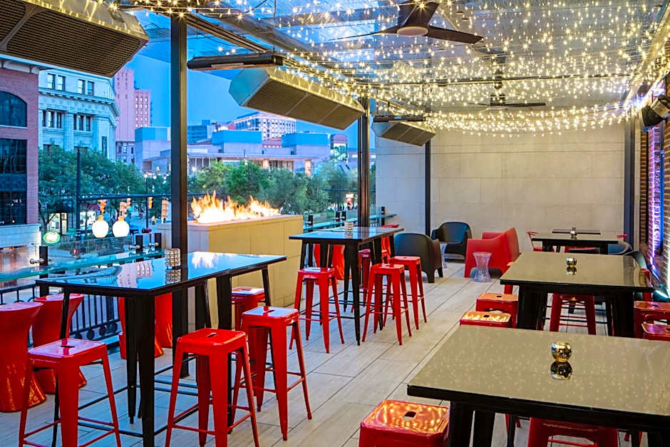 Amway Grand Plaza Hotel, Curio Collection by Hilton