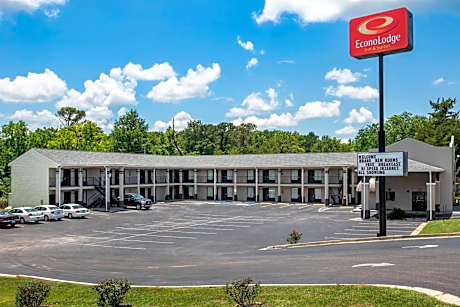 Econo Lodge Inn & Suites Evergreen