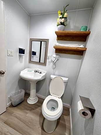 One Queen Bed - Non-Smoking