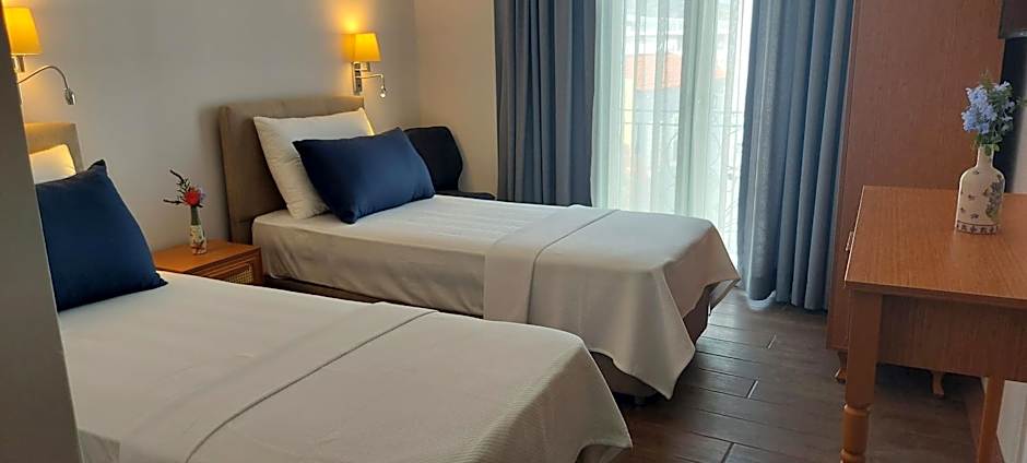 AtaÇesme Otel