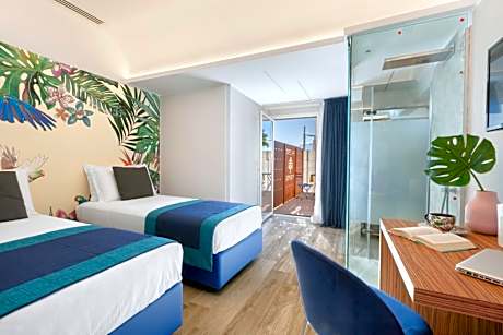 Superior Double or Twin Room with Terrace and Spa Bath