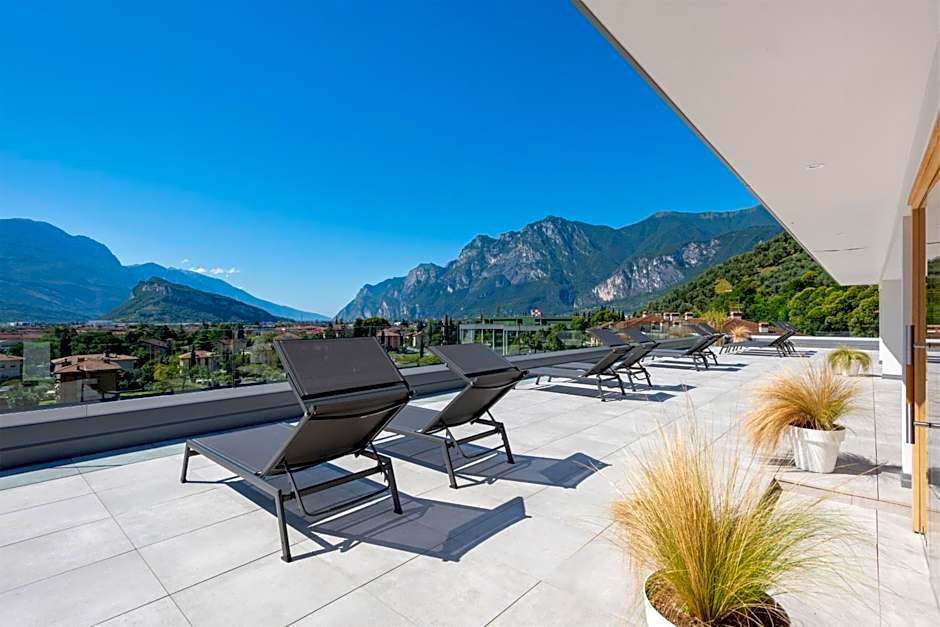 HOODY ACTIVE & HAPPINESS HOTEL