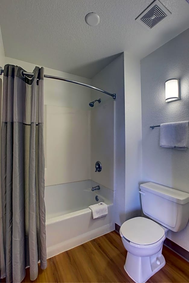Motel 6-Bellflower, CA - Los Angeles