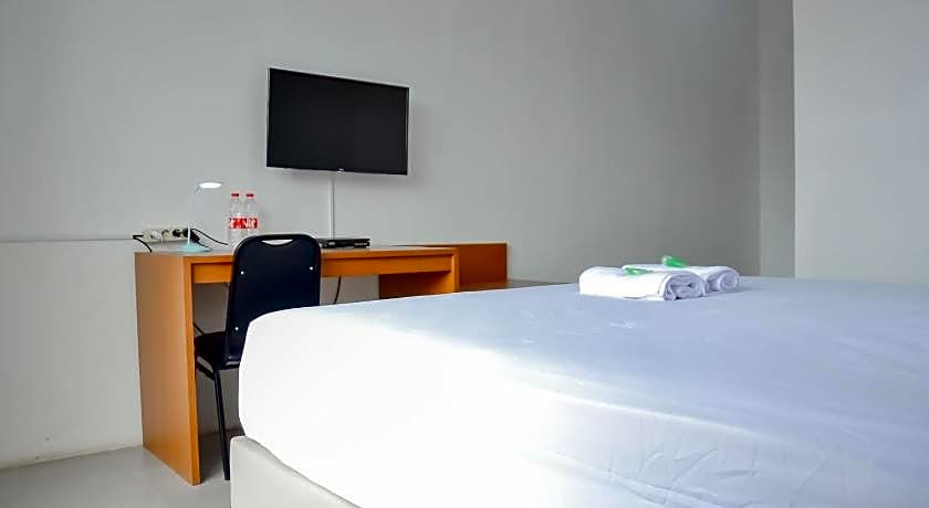 Bumi Ciboled Mitra RedDoorz near Gerbang Tol Pamulihan