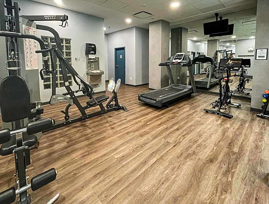 Alpenglow Lodge Family Studio with Murphy Bed by MVA