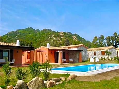 Villas with shared pool in Costa Rei just 500 meters from the sea