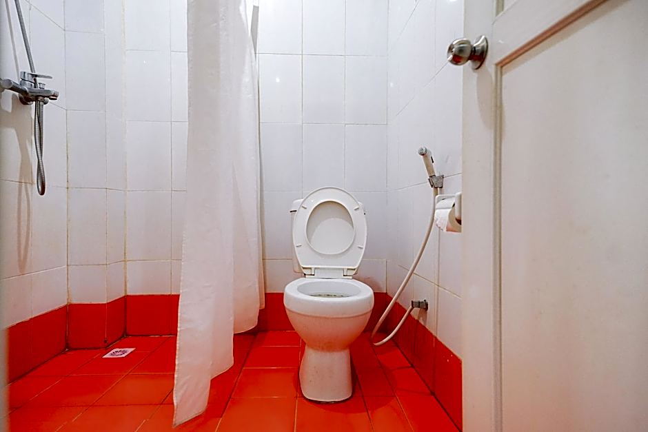 RedDoorz Plus @ Jalan FL Lumban Tobing Sibolga