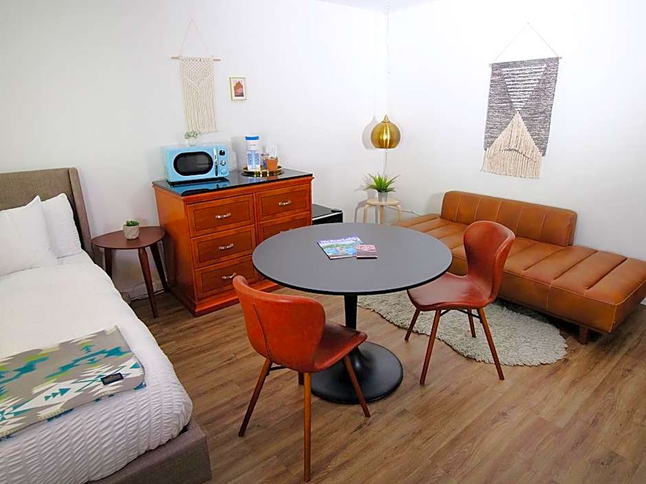 Sierra Blue Hotel & Swim Club