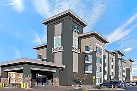 La Quinta Inn & Suites by Wyndham Denver Gateway Park