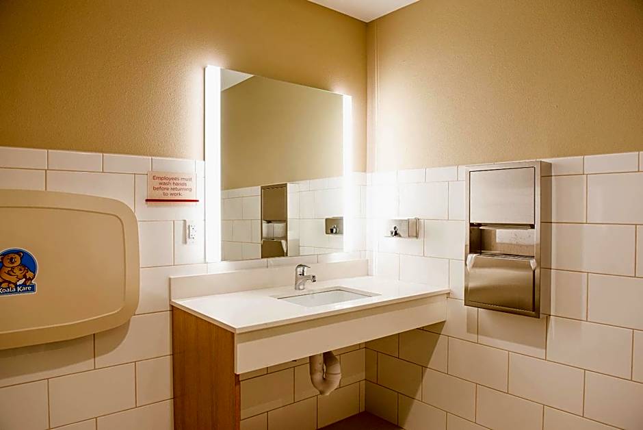 Candlewood Suites Fargo South-Medical Center by IHG