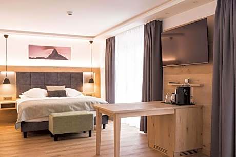Deluxe Double Room with Matterhorn view