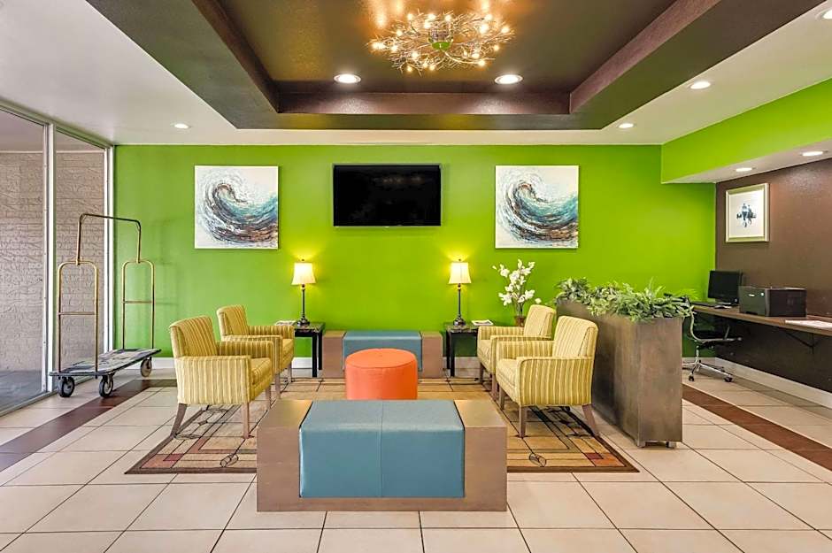 Clarion Inn & Suites Russellville I-40