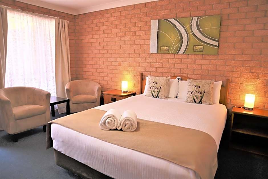 Golden Chain Aalana Motor Inn