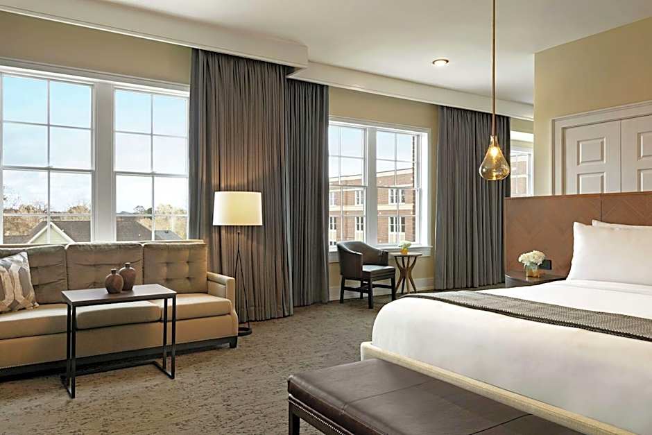 The Harpeth Downtown Franklin, Curio Collection by Hilton