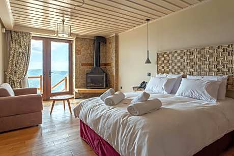 Comfort Suite with Mountain View