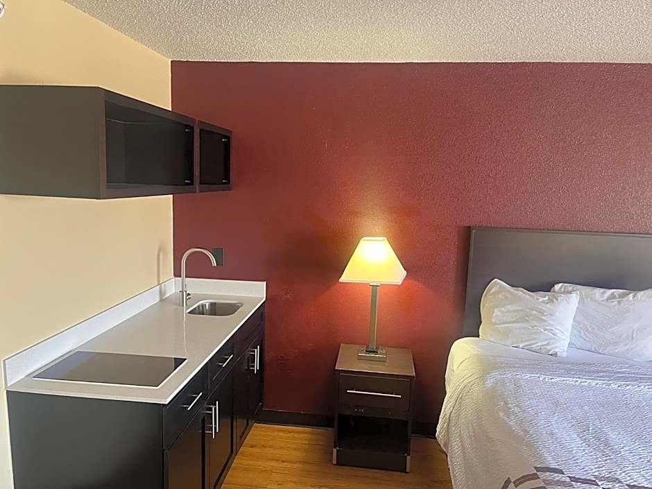 Red Roof Inn & Suites Indianapolis Airport