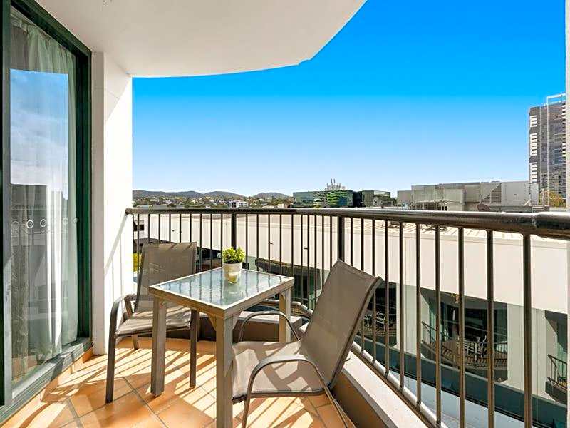 Central Cosmo Apartment Hotel