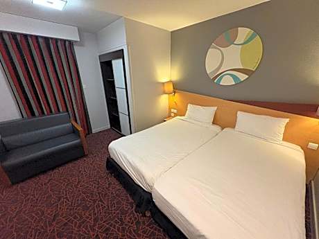 Standard Room - 2 Single Beds 1 Sofa Bed