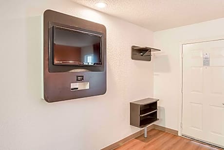 1 Queen Bed | Mobility Accessible Tub Nsmk