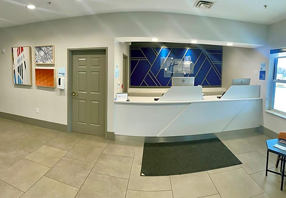 Holiday Inn Express & Suites Marquette By IHG