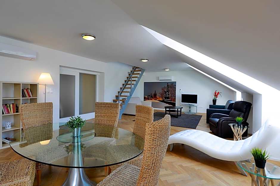 James Hotel & Apartments