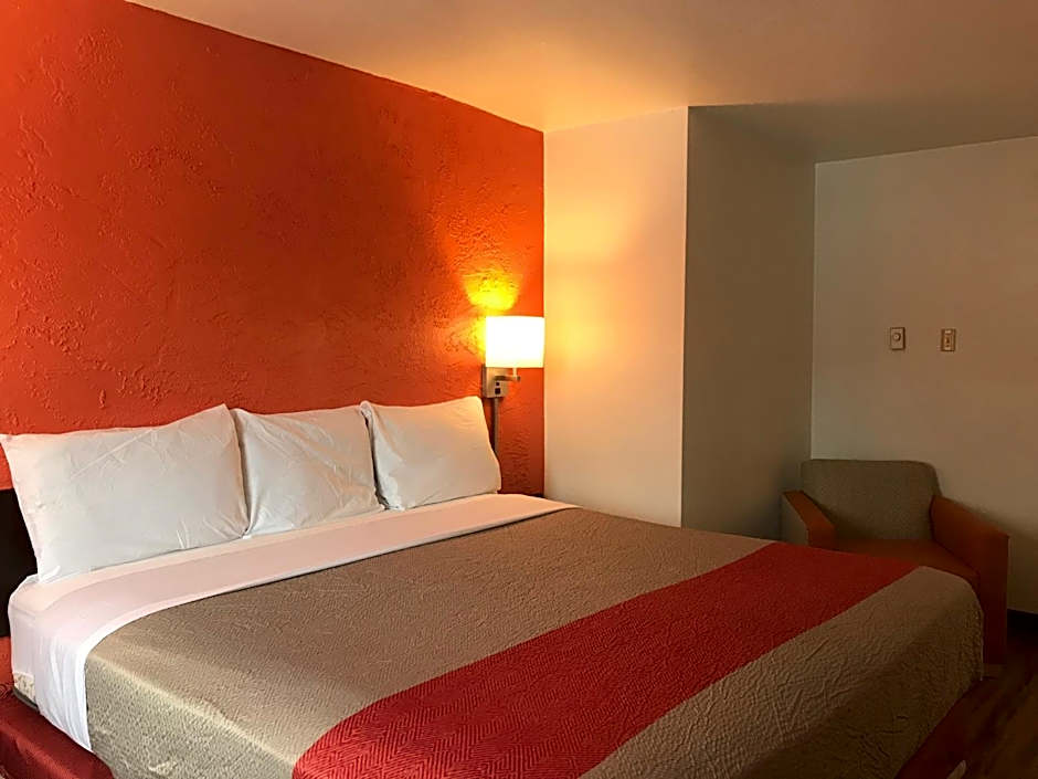 Motel 6-Saint Paul, MN - I-94