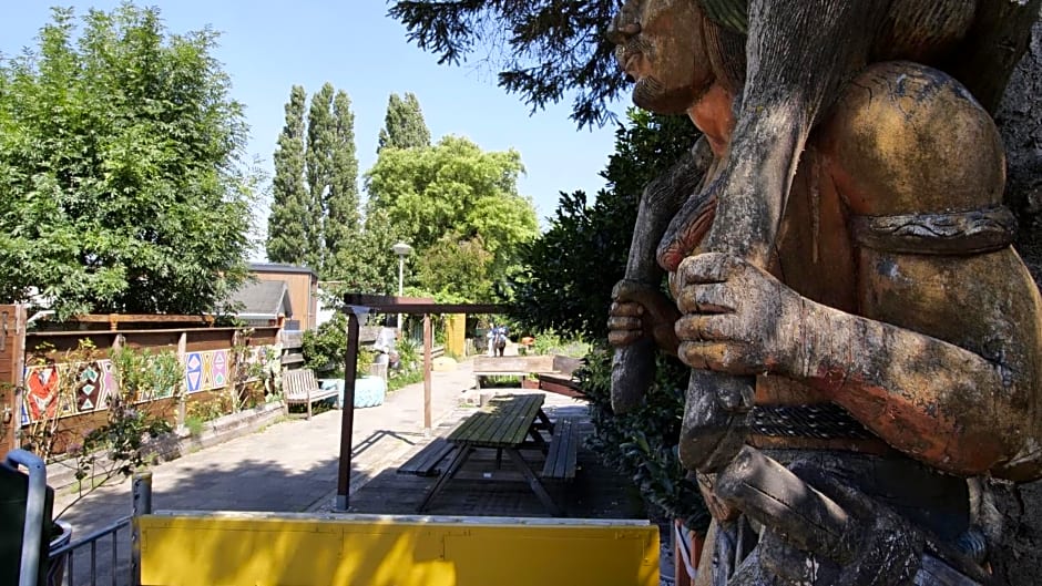 Houseboat apartment with water terrace, free bikes & fast wifi