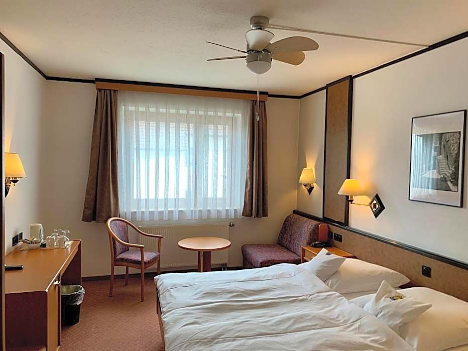 Photo 1 of 11 of Triple Room