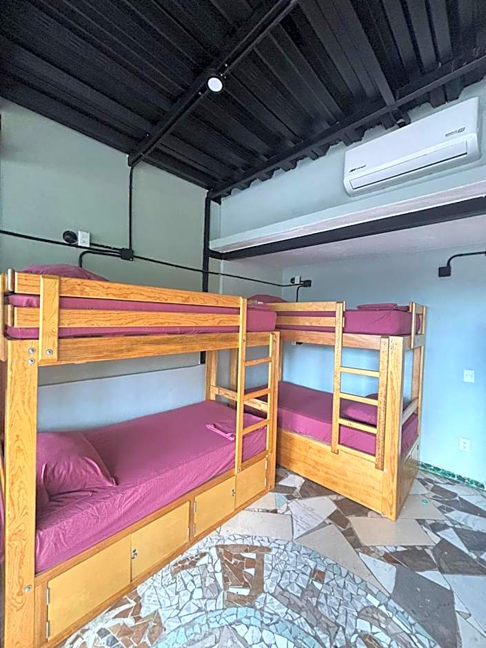 Canova Hostel & Pizza