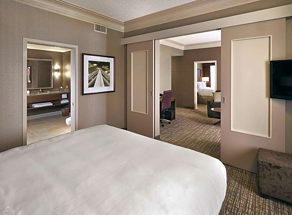 DoubleTree by Hilton West Edmonton