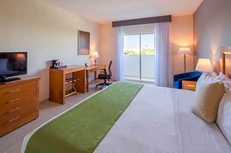 1 King Bed Superior Room Non-Smoking