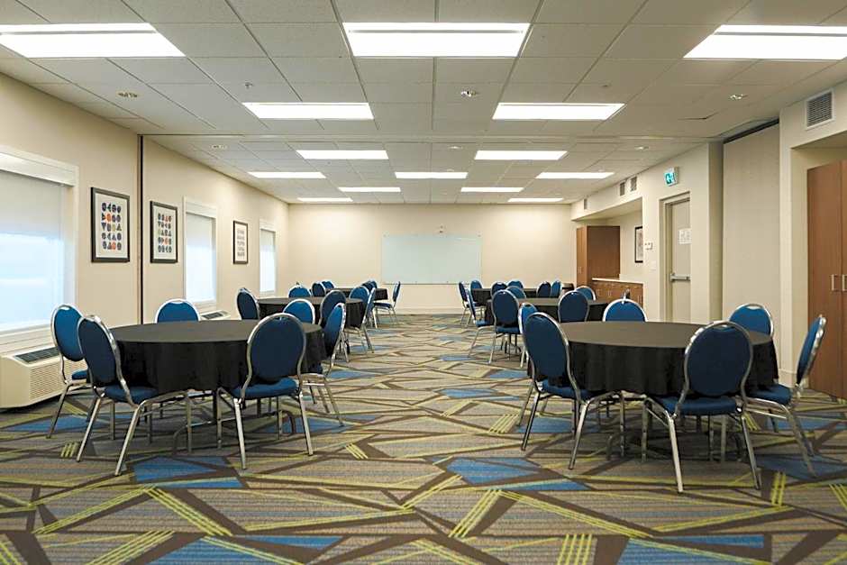 Holiday Inn Express & Suites Saskatoon Centre by IHG